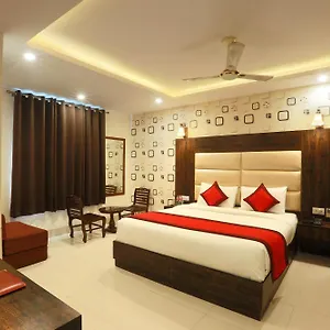 Hotel Oaks Plaza At Delhi Airport