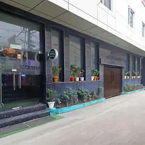 Hotel Smart Plaza Hotel-at Airport