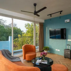 Minimalist Poshtel & New Delhi